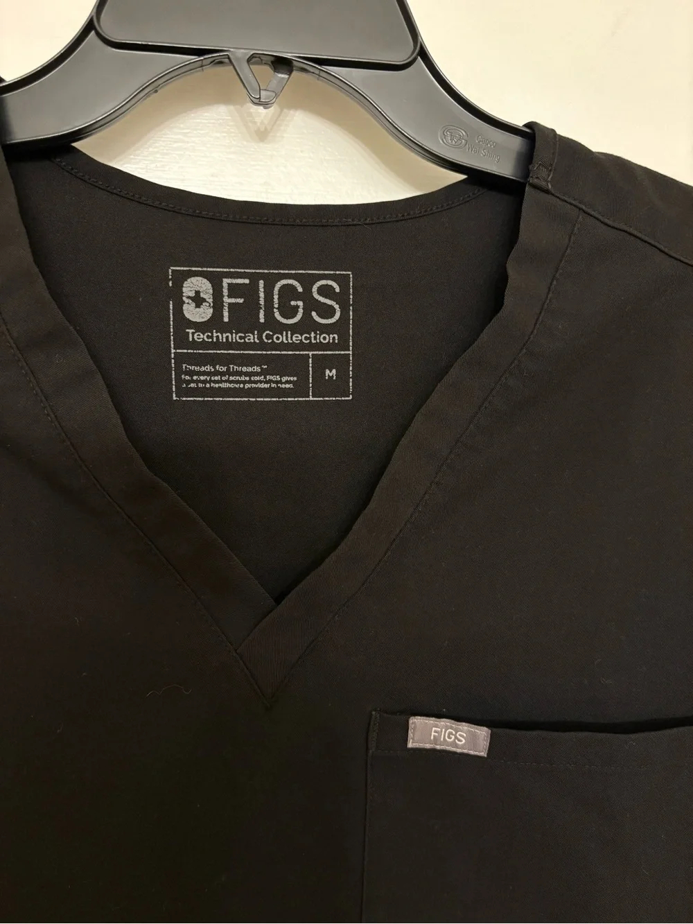 FIGS Catarina One-Pocket Scrub Top Black Women’s Size Medium